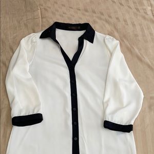 Woman’s Black and white button down blouse